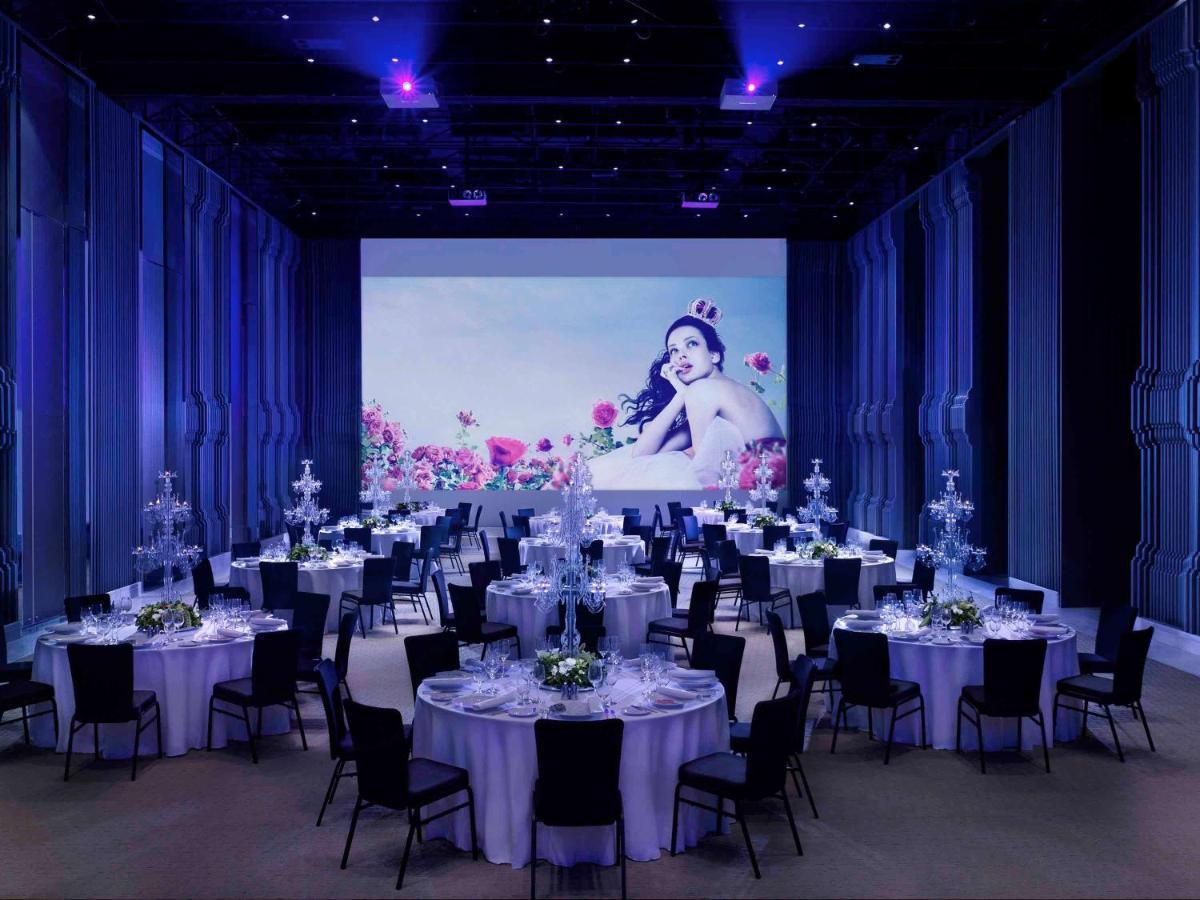 Hotel So/ Bangkok Esterno foto The Great Hall at the National Portrait Gallery